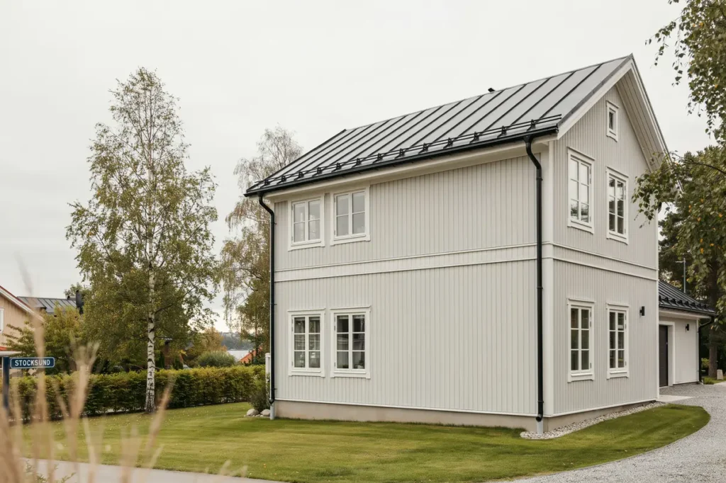 montering av h ngr nnor och stupr r p villa i stocksund