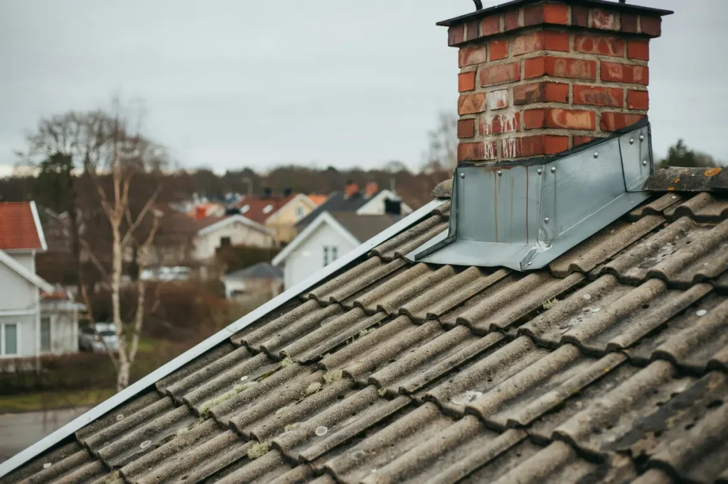 skorstenbeslag i pl t s v ljer du r tt l sning f r ett t tt och h llbart tak